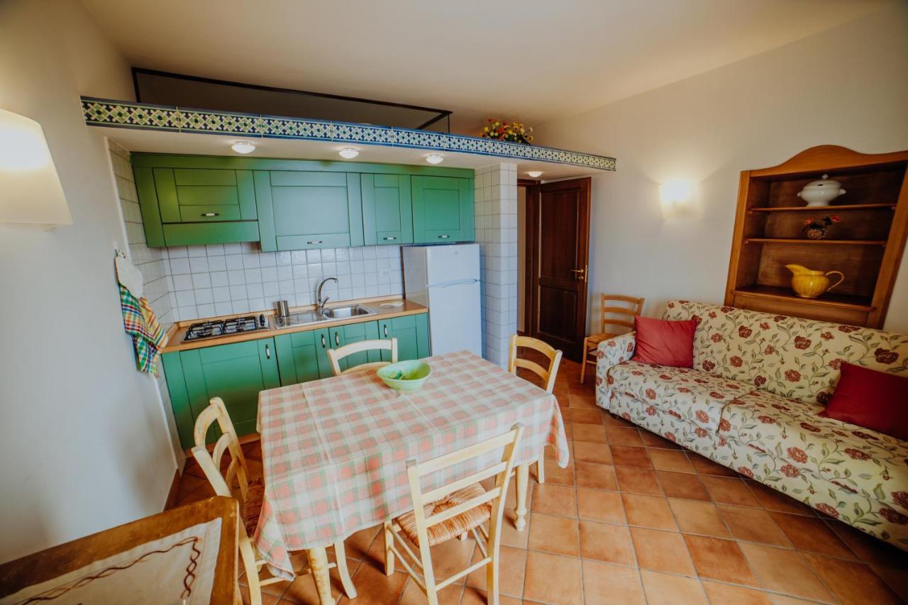 Residenza Golfo Degli Ulivi Aparthotel Caprioli Exterior photo