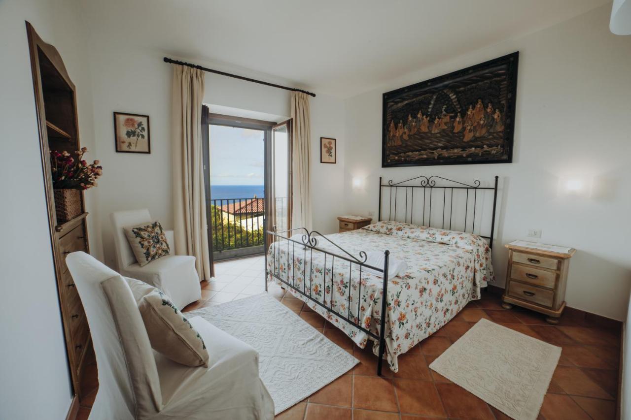 Residenza Golfo Degli Ulivi Aparthotel Caprioli Exterior photo