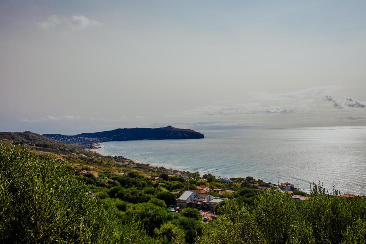 Residenza Golfo Degli Ulivi Aparthotel Caprioli Exterior photo