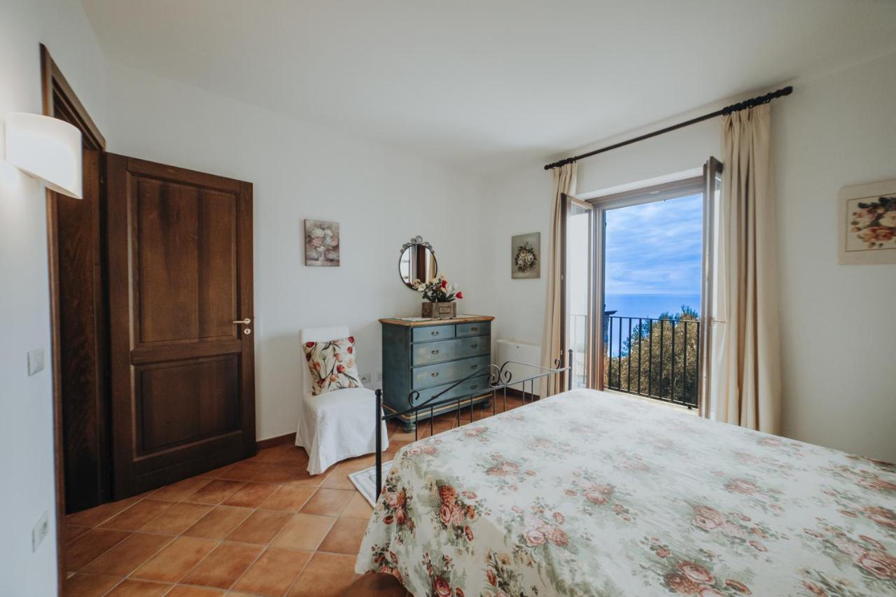 Residenza Golfo Degli Ulivi Aparthotel Caprioli Exterior photo